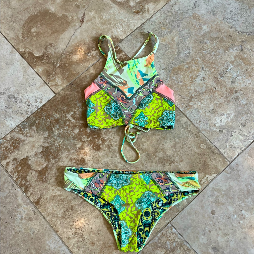 Maaji Swim reversible bikini top/ size M